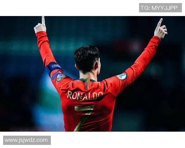 女足球明星高清海报展示她们的风采与实力，激励更多女性参与足球运动