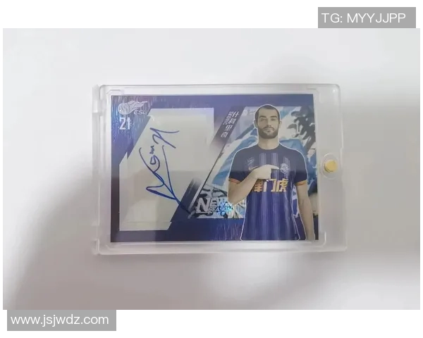 如何正确书写图中足球明星的签名技巧与示范